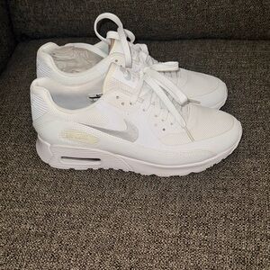 NWOT White Nike Air Max 90